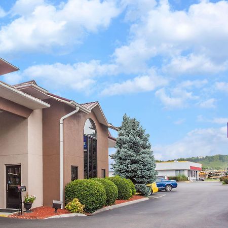 Baymont By Wyndham Pigeon Forge Near Island Drive Hotel Exterior photo