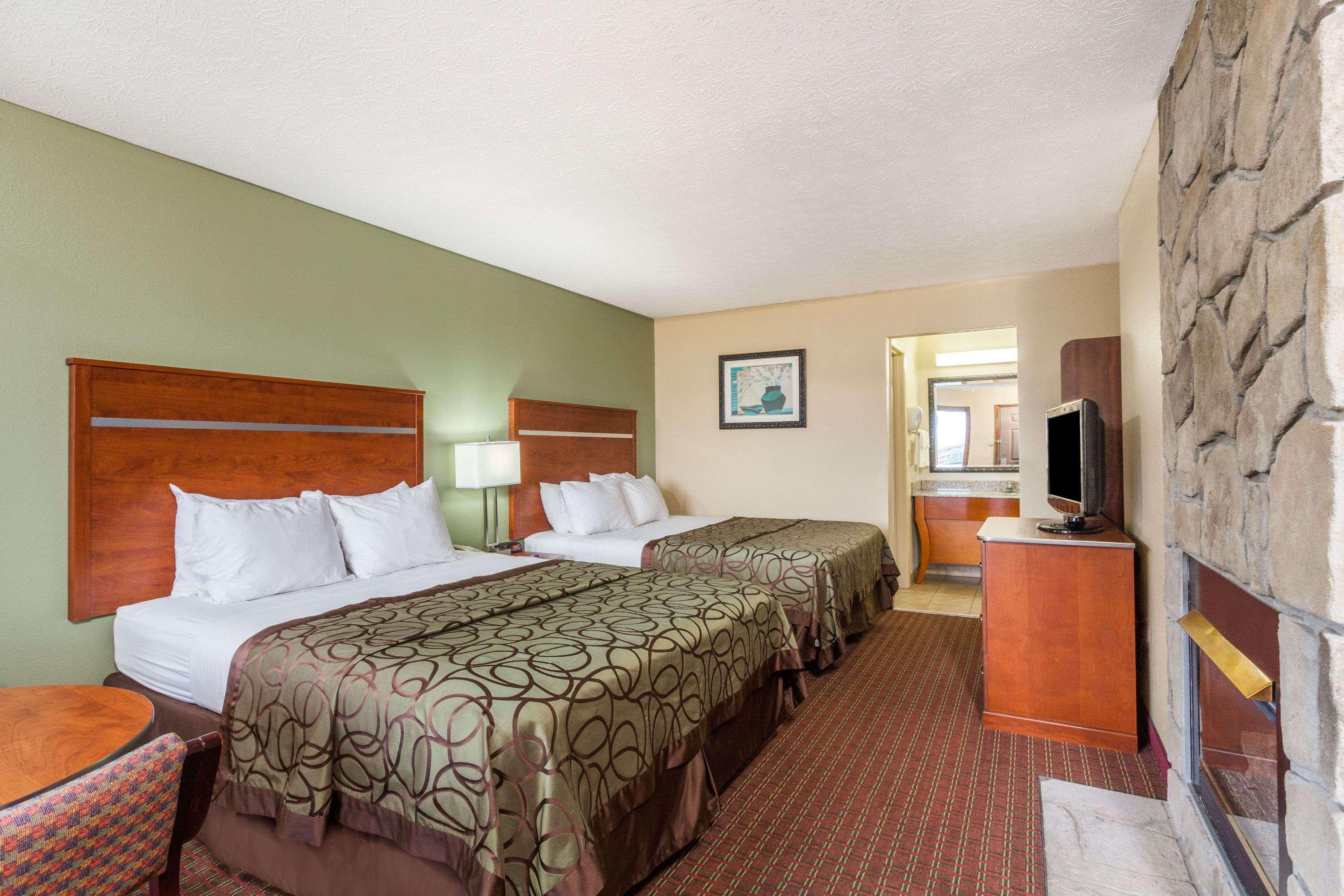 Baymont By Wyndham Pigeon Forge Near Island Drive Hotel Exterior photo