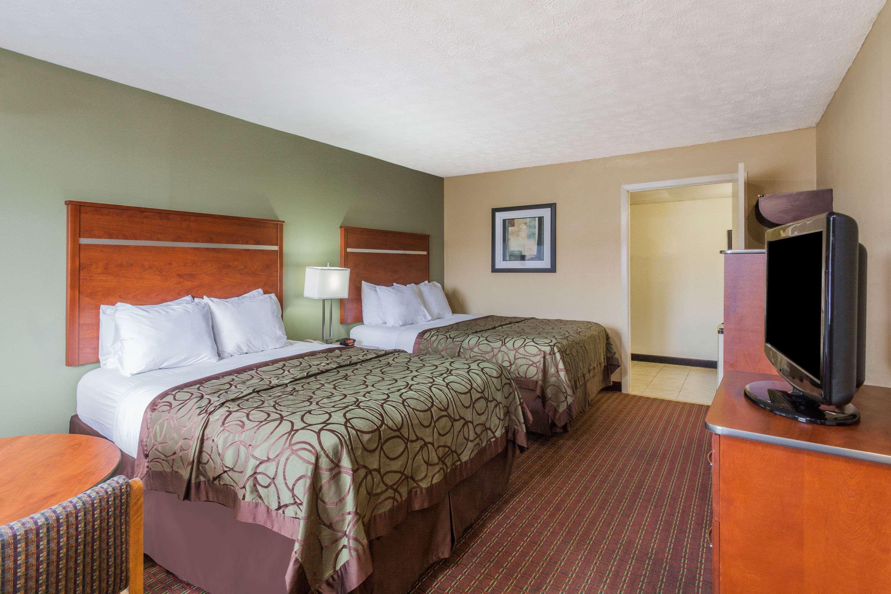 Baymont By Wyndham Pigeon Forge Near Island Drive Hotel Exterior photo