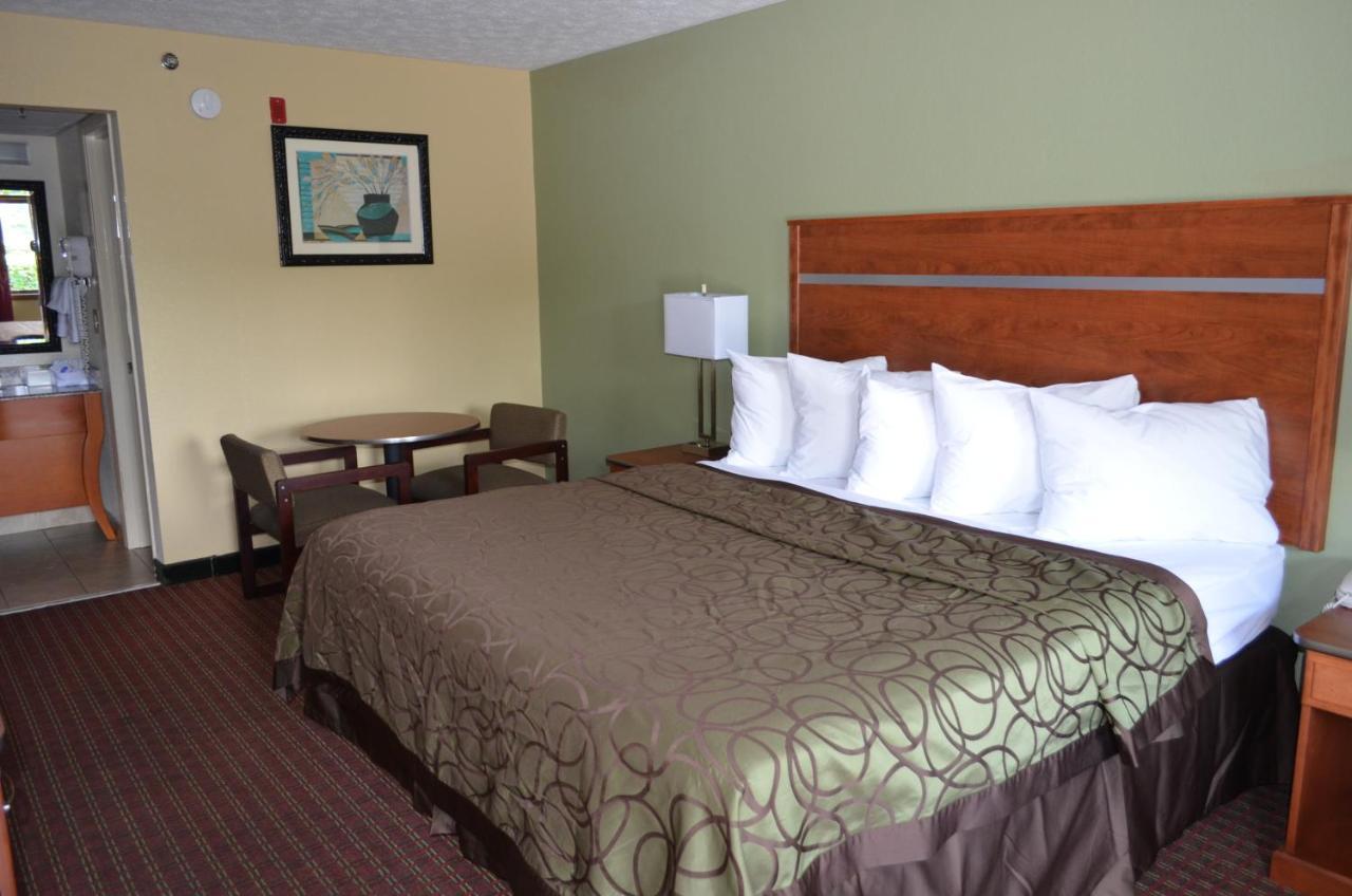 Baymont By Wyndham Pigeon Forge Near Island Drive Hotel Room photo